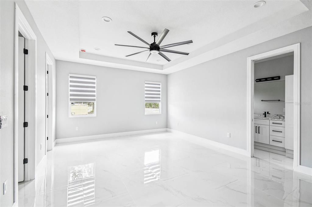 Activo con contrato: $555,000 (4 camas, 2 baños, 2227 Pies cuadrados)