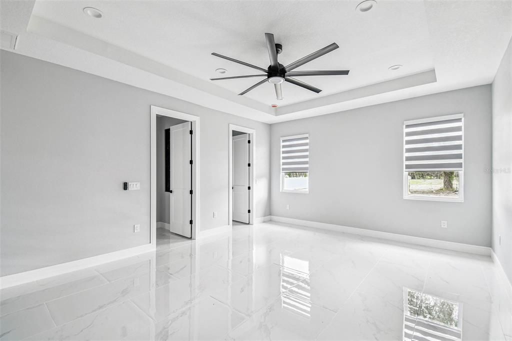 Activo con contrato: $555,000 (4 camas, 2 baños, 2227 Pies cuadrados)