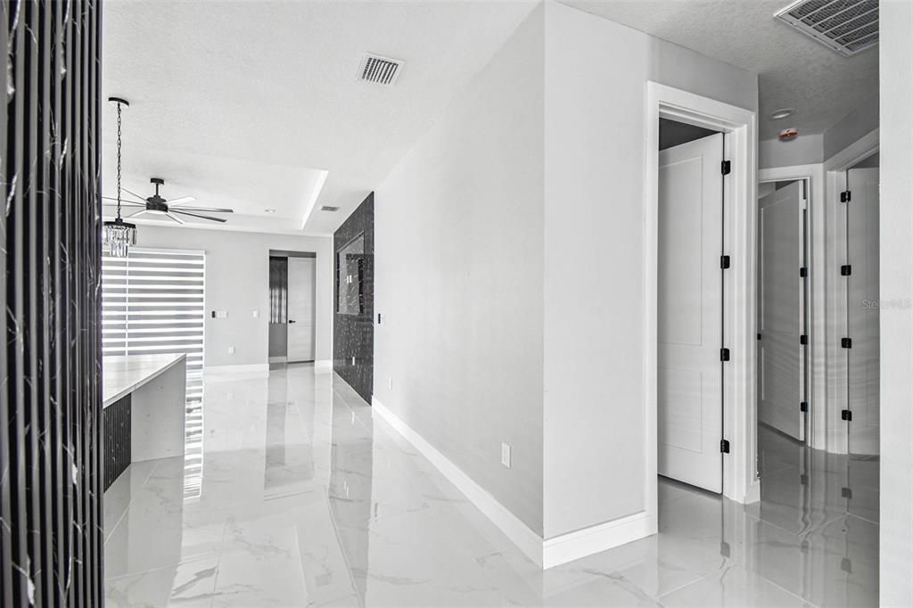 Activo con contrato: $555,000 (4 camas, 2 baños, 2227 Pies cuadrados)