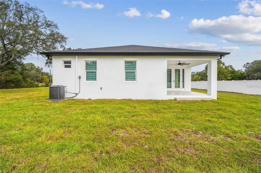 Activo con contrato: $555,000 (4 camas, 2 baños, 2227 Pies cuadrados)