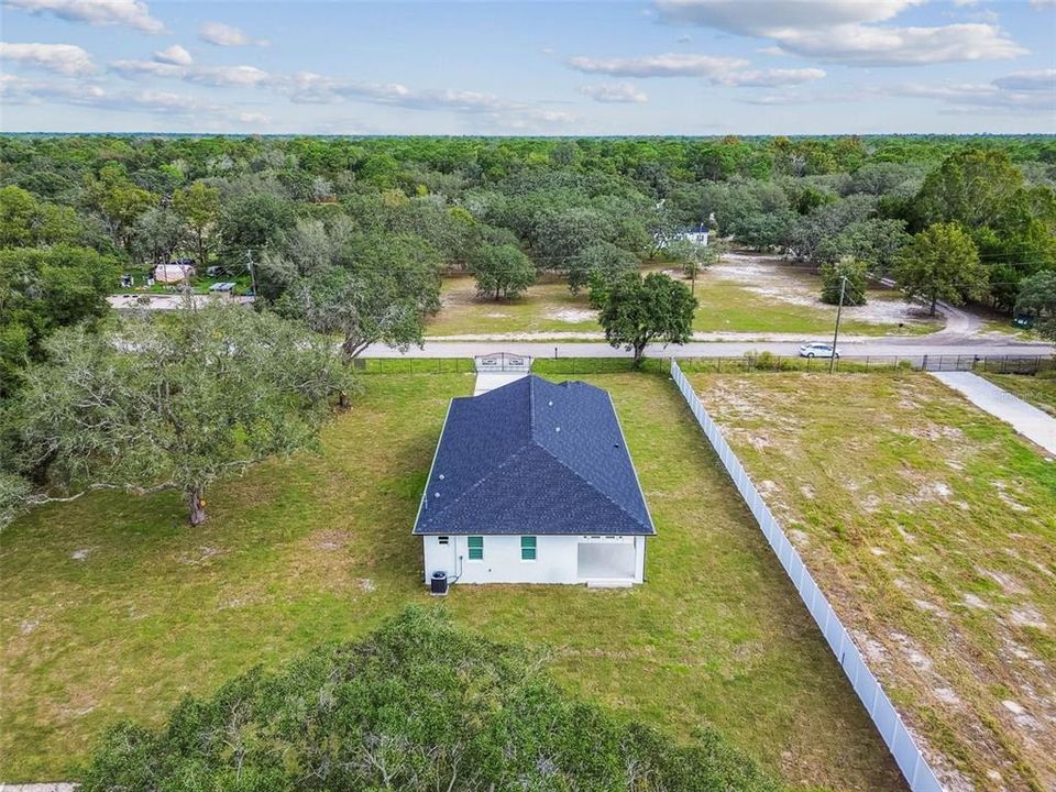 Activo con contrato: $555,000 (4 camas, 2 baños, 2227 Pies cuadrados)