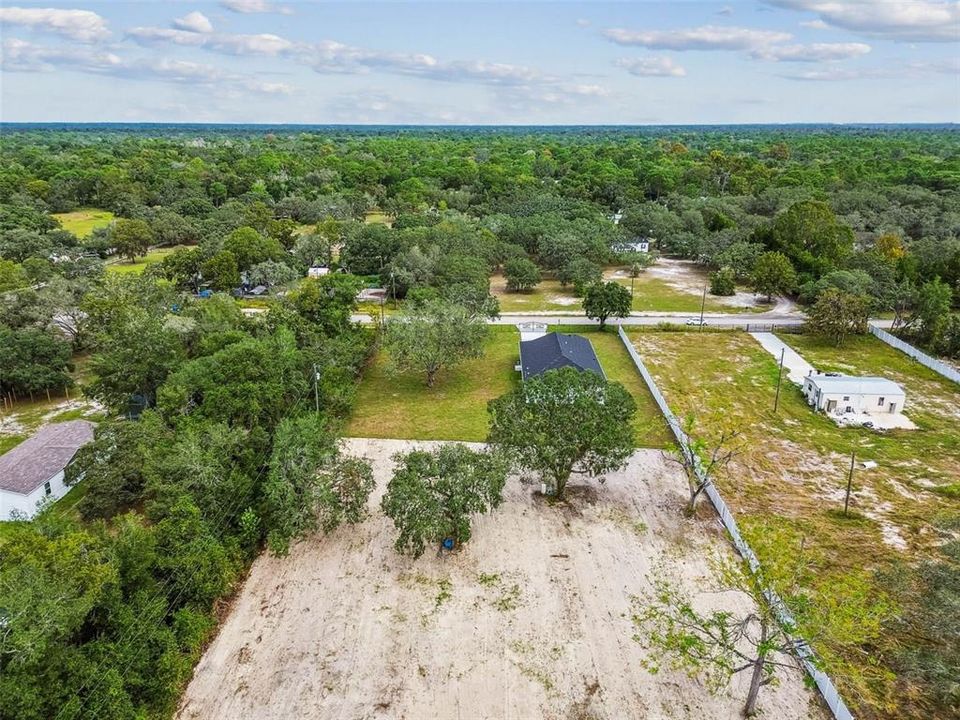 Activo con contrato: $555,000 (4 camas, 2 baños, 2227 Pies cuadrados)