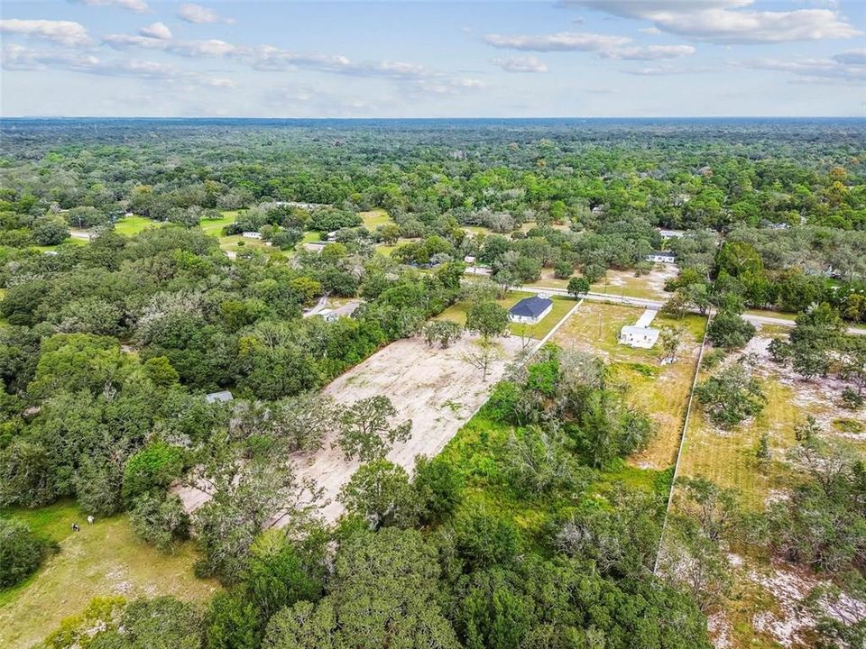 Activo con contrato: $555,000 (4 camas, 2 baños, 2227 Pies cuadrados)