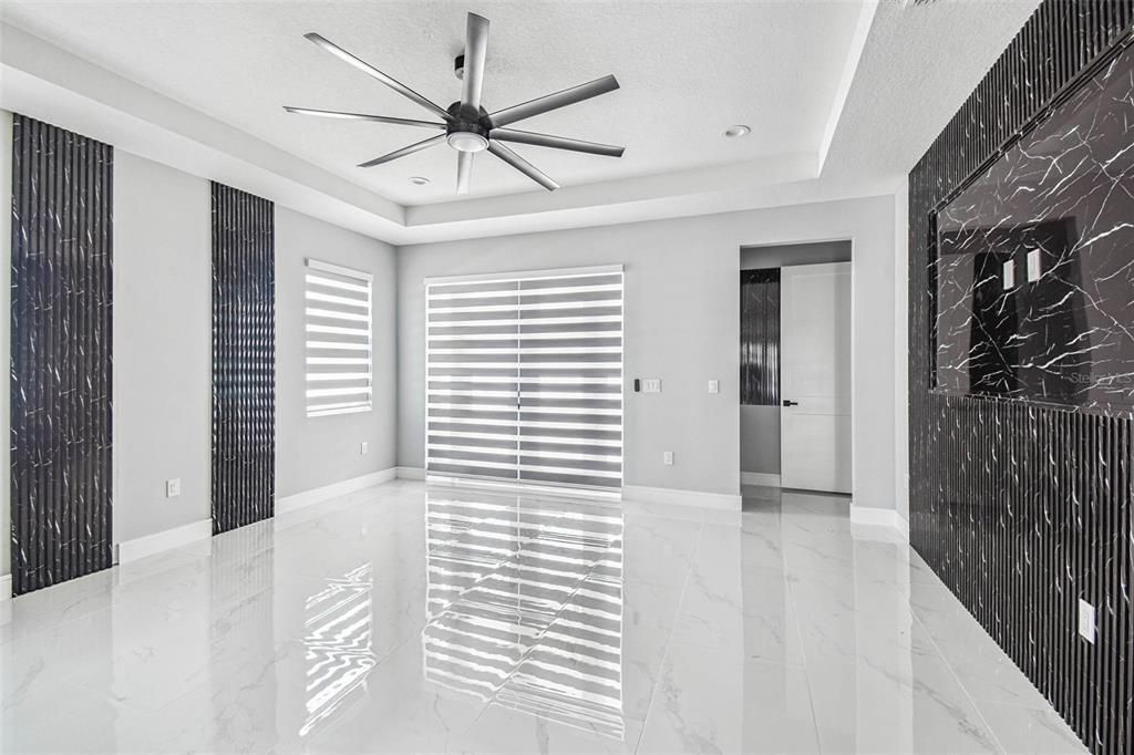 Activo con contrato: $555,000 (4 camas, 2 baños, 2227 Pies cuadrados)