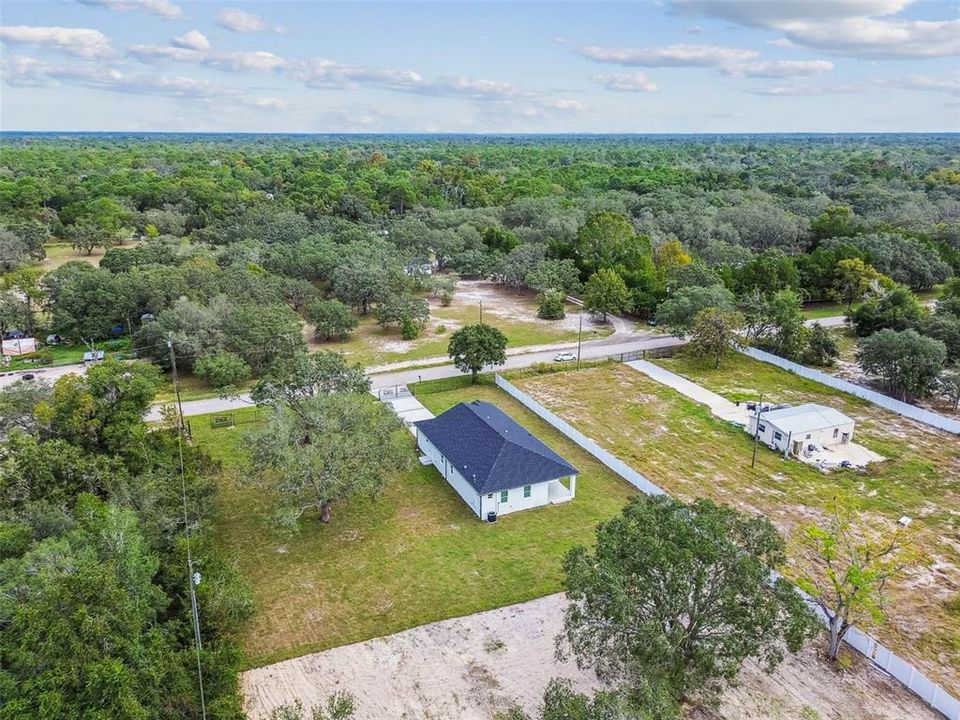 Activo con contrato: $555,000 (4 camas, 2 baños, 2227 Pies cuadrados)