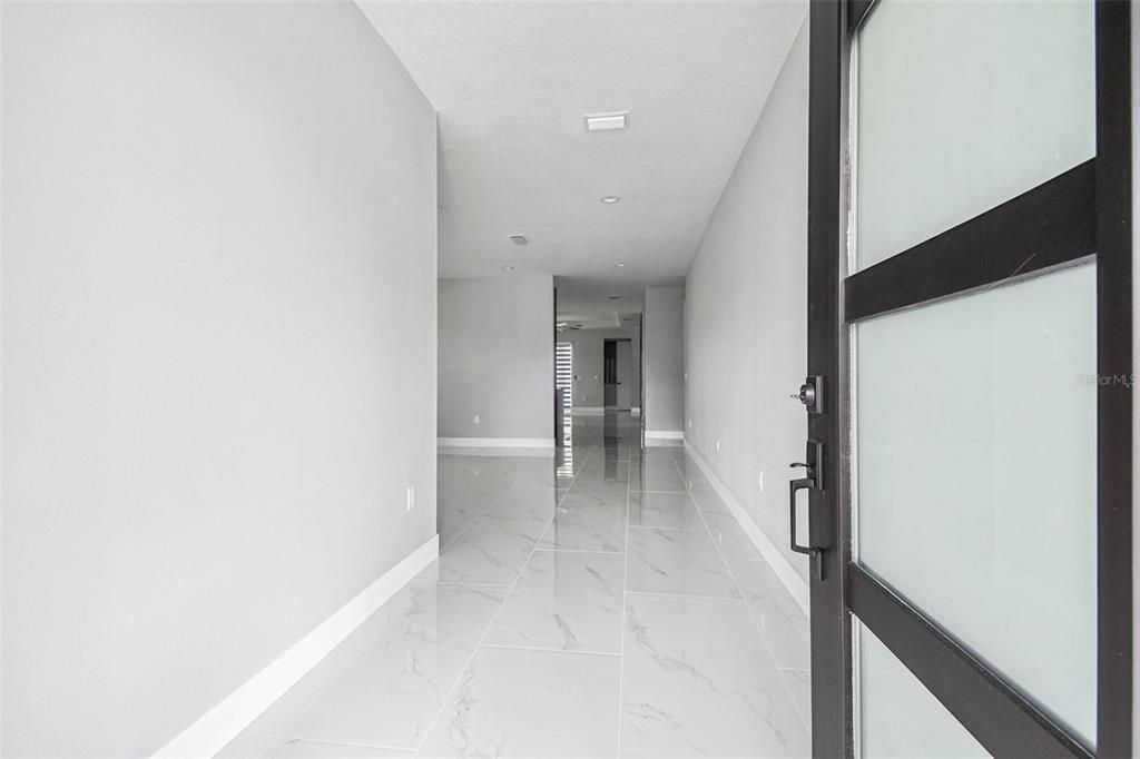 Activo con contrato: $555,000 (4 camas, 2 baños, 2227 Pies cuadrados)