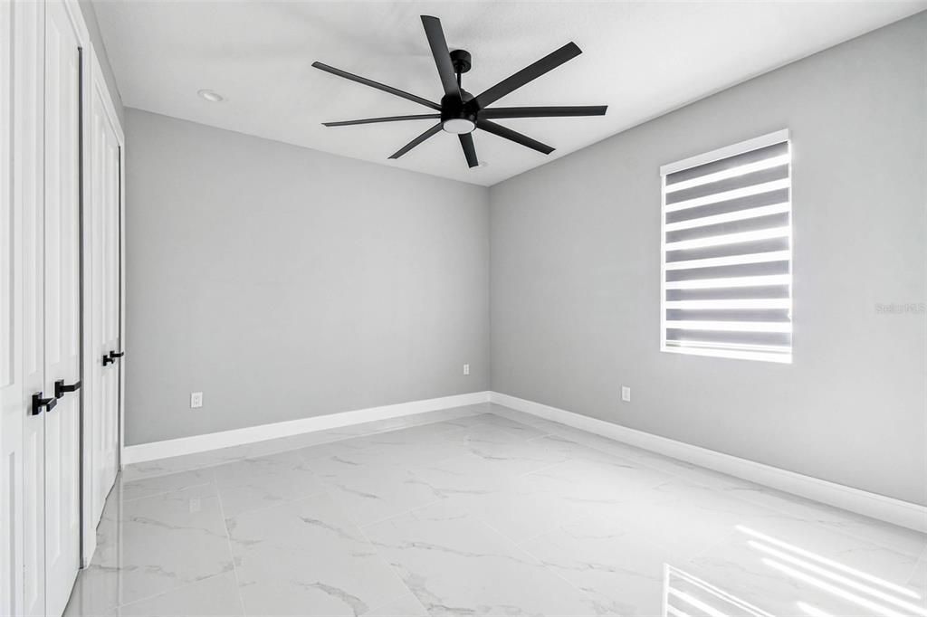 Activo con contrato: $555,000 (4 camas, 2 baños, 2227 Pies cuadrados)