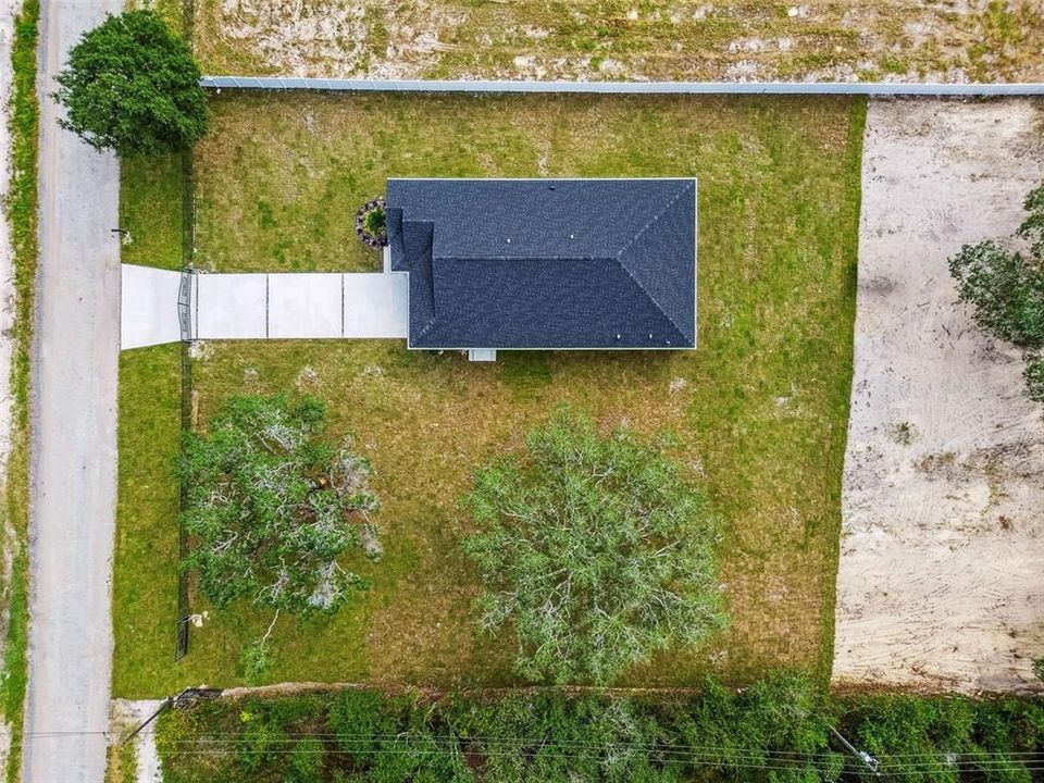 Activo con contrato: $555,000 (4 camas, 2 baños, 2227 Pies cuadrados)