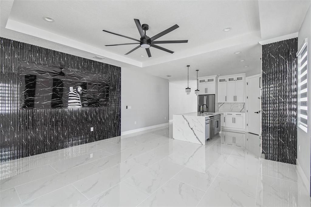 Activo con contrato: $555,000 (4 camas, 2 baños, 2227 Pies cuadrados)