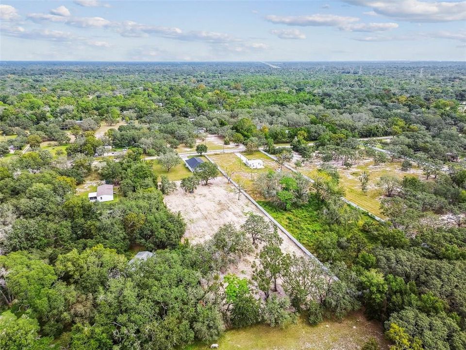 Activo con contrato: $555,000 (4 camas, 2 baños, 2227 Pies cuadrados)