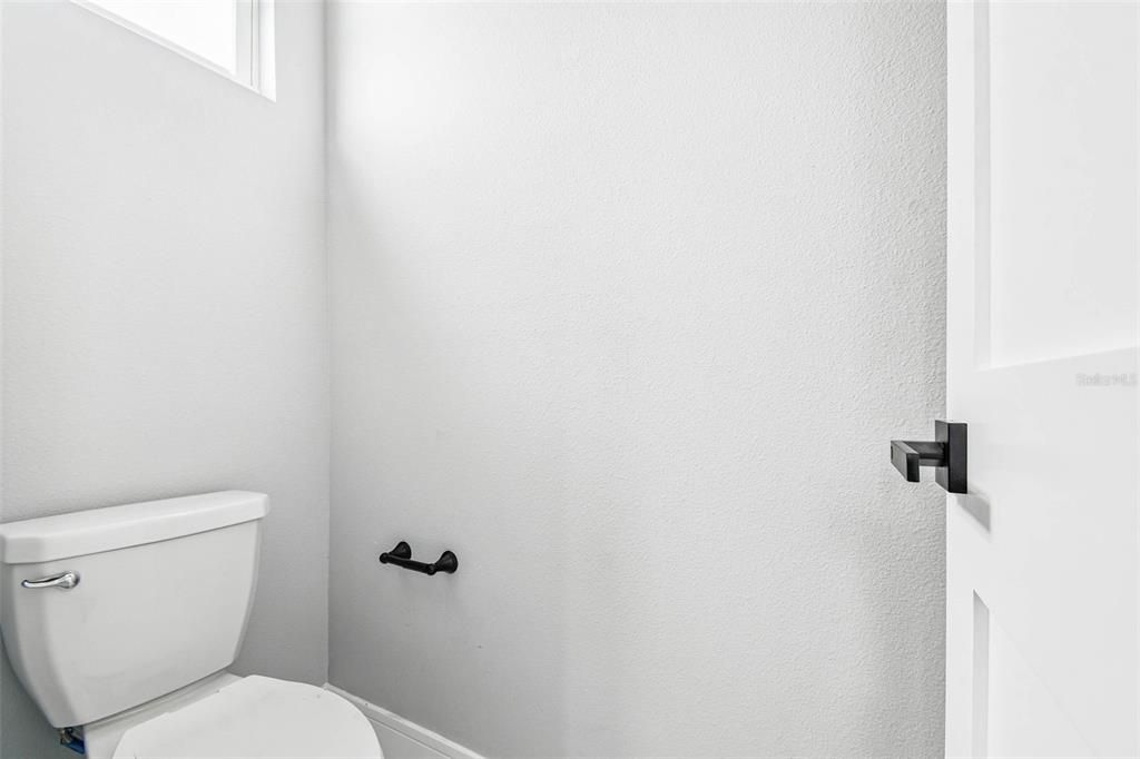 Activo con contrato: $555,000 (4 camas, 2 baños, 2227 Pies cuadrados)