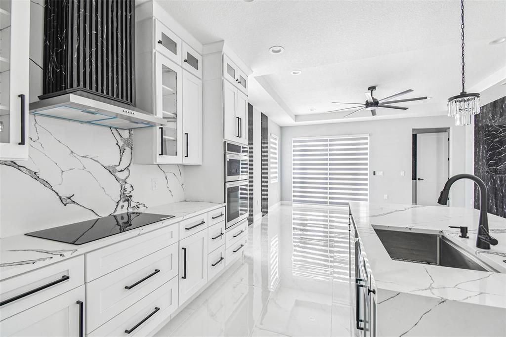 Activo con contrato: $555,000 (4 camas, 2 baños, 2227 Pies cuadrados)