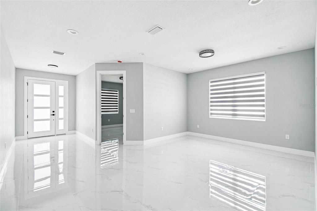 Activo con contrato: $555,000 (4 camas, 2 baños, 2227 Pies cuadrados)