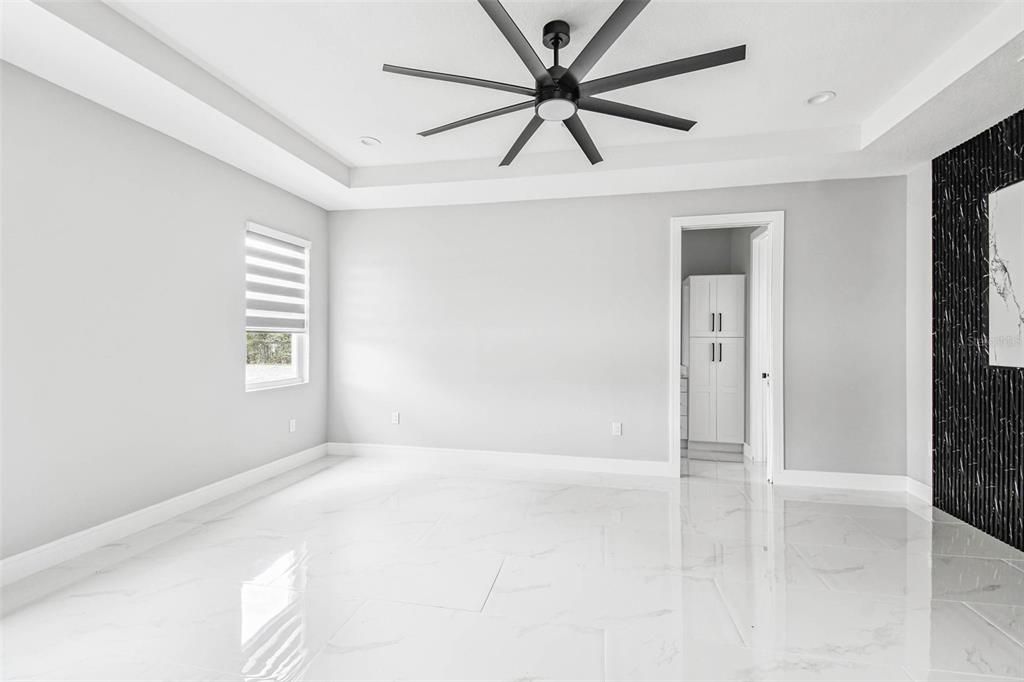 Activo con contrato: $555,000 (4 camas, 2 baños, 2227 Pies cuadrados)