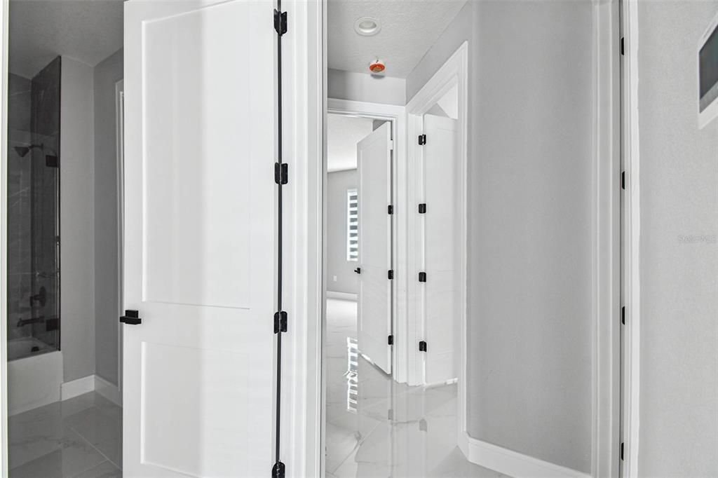 Activo con contrato: $555,000 (4 camas, 2 baños, 2227 Pies cuadrados)