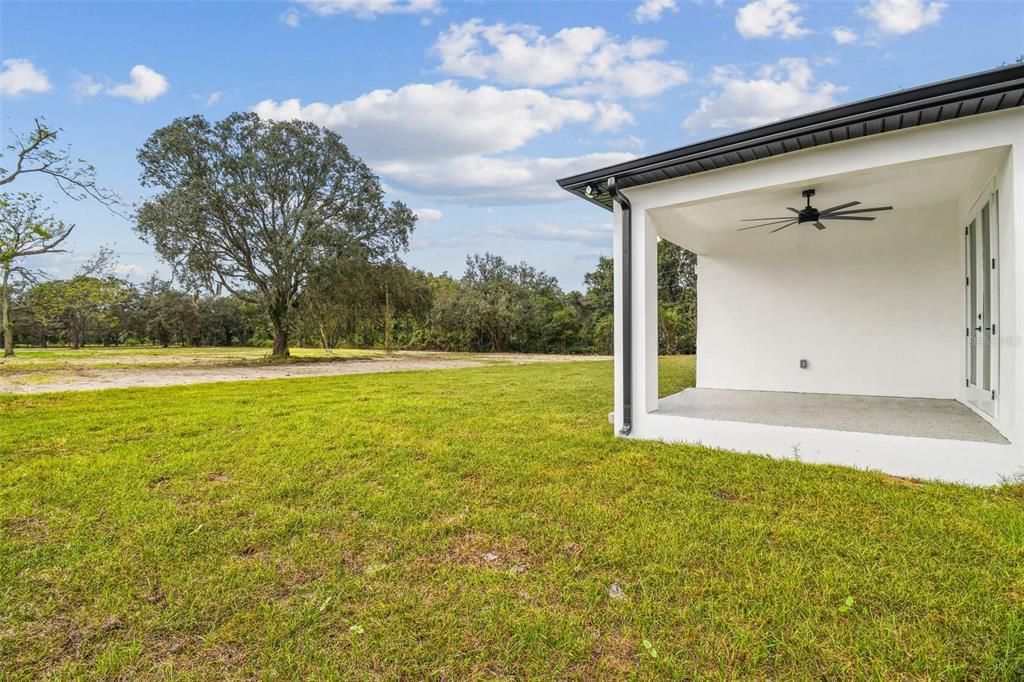 Activo con contrato: $555,000 (4 camas, 2 baños, 2227 Pies cuadrados)