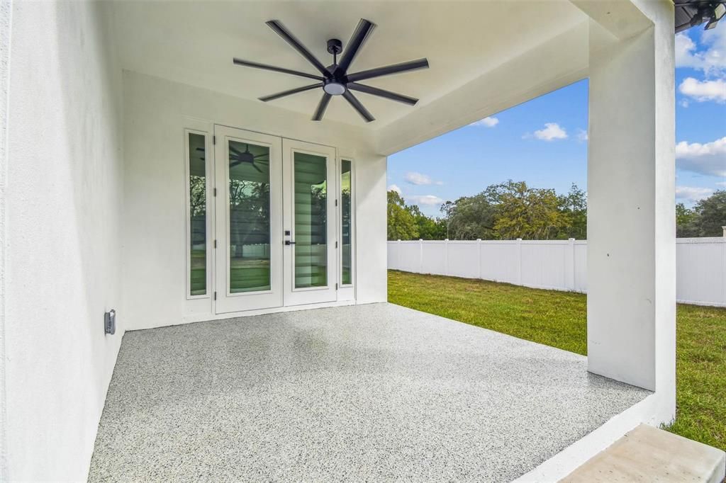 Activo con contrato: $555,000 (4 camas, 2 baños, 2227 Pies cuadrados)