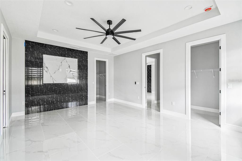 Activo con contrato: $555,000 (4 camas, 2 baños, 2227 Pies cuadrados)