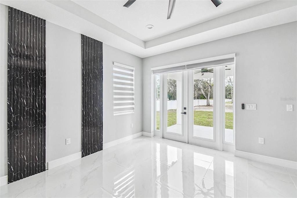 Activo con contrato: $555,000 (4 camas, 2 baños, 2227 Pies cuadrados)