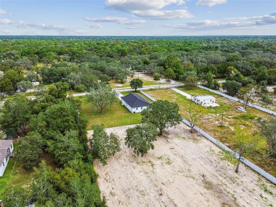 Activo con contrato: $555,000 (4 camas, 2 baños, 2227 Pies cuadrados)