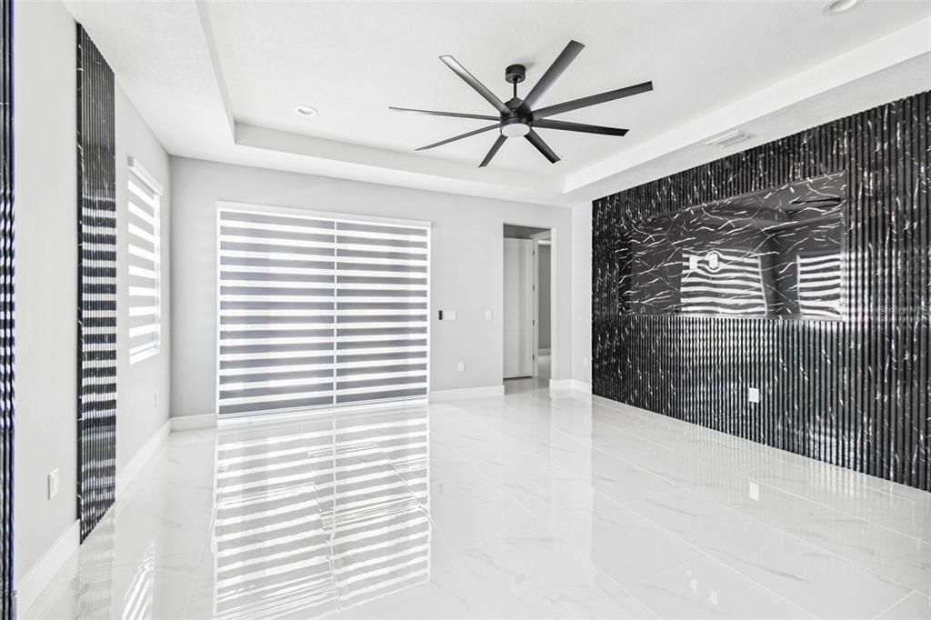 Activo con contrato: $555,000 (4 camas, 2 baños, 2227 Pies cuadrados)