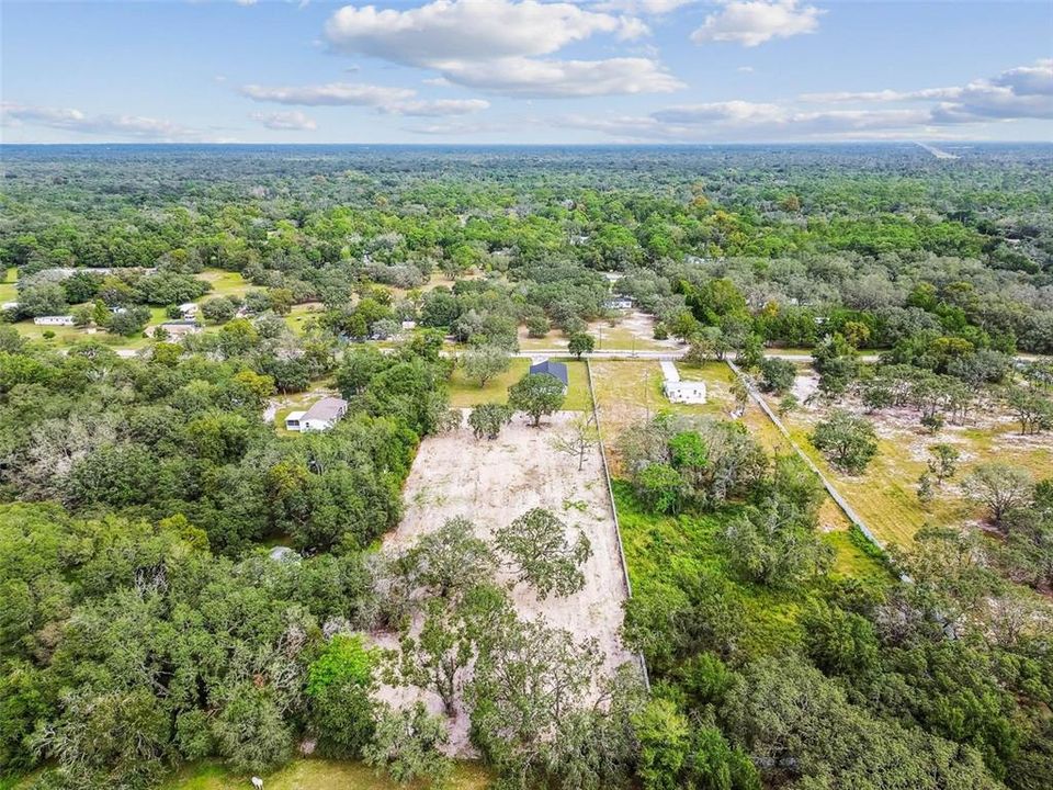 Activo con contrato: $555,000 (4 camas, 2 baños, 2227 Pies cuadrados)