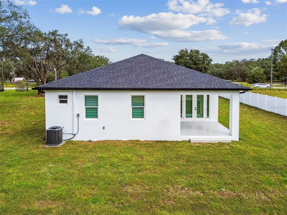 Activo con contrato: $555,000 (4 camas, 2 baños, 2227 Pies cuadrados)