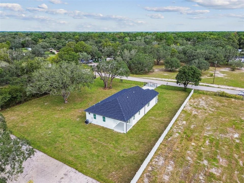 Activo con contrato: $555,000 (4 camas, 2 baños, 2227 Pies cuadrados)