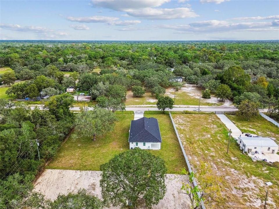 Activo con contrato: $555,000 (4 camas, 2 baños, 2227 Pies cuadrados)