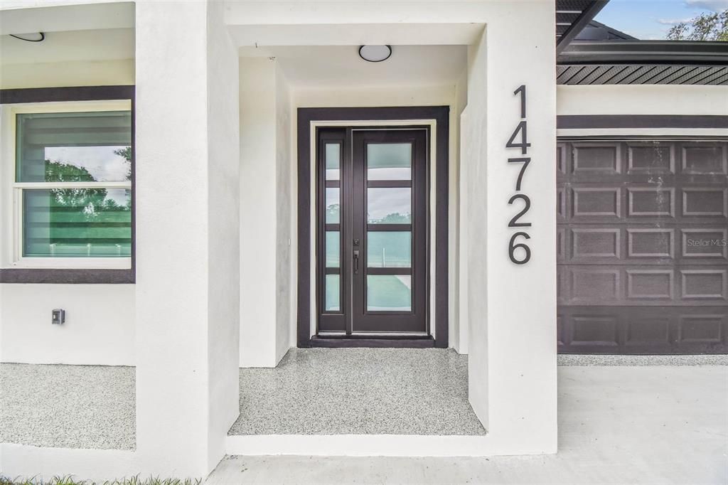 Activo con contrato: $555,000 (4 camas, 2 baños, 2227 Pies cuadrados)