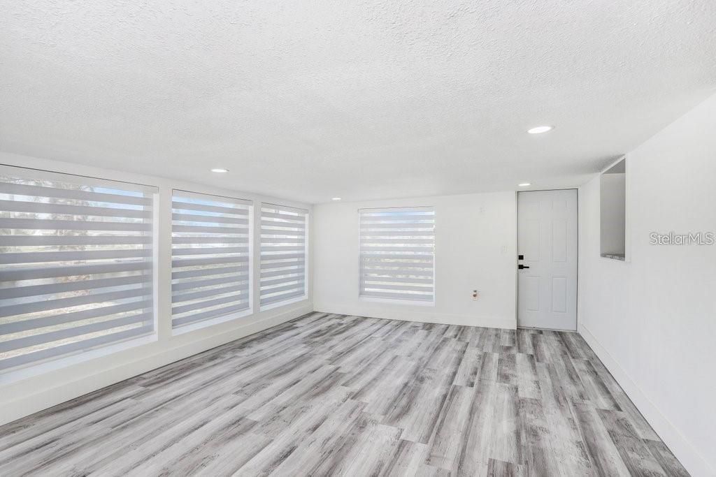 Active With Contract: $325,000 (2 beds, 1 baths, 1225 Square Feet)