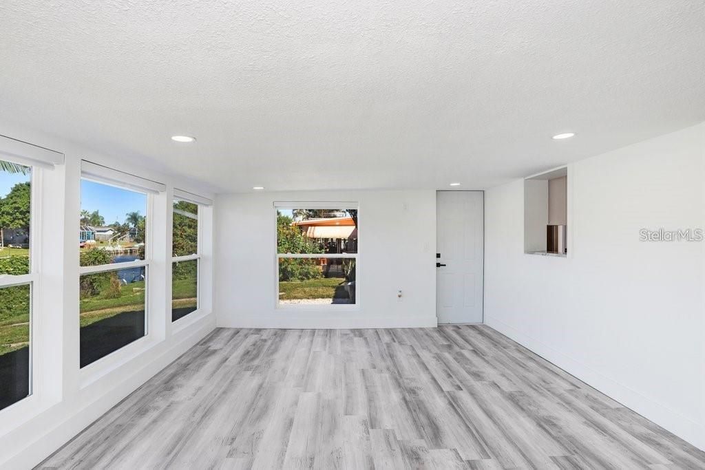 Active With Contract: $325,000 (2 beds, 1 baths, 1225 Square Feet)