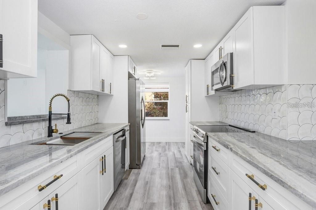 Active With Contract: $325,000 (2 beds, 1 baths, 1225 Square Feet)