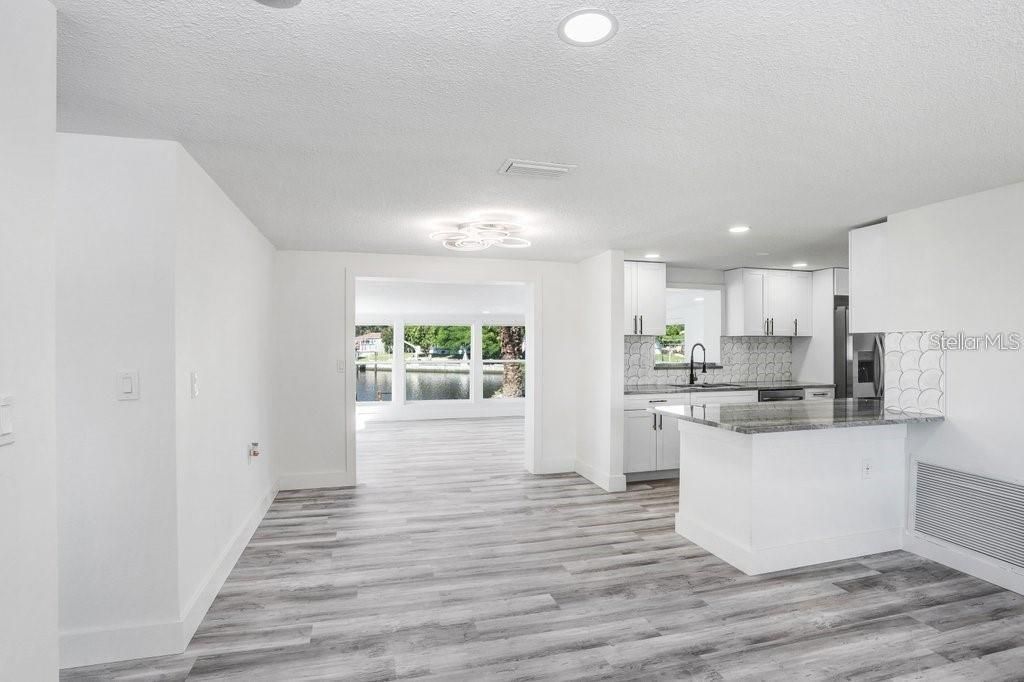 Active With Contract: $325,000 (2 beds, 1 baths, 1225 Square Feet)