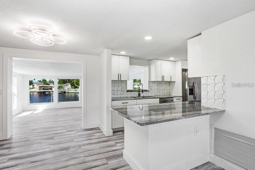 Active With Contract: $325,000 (2 beds, 1 baths, 1225 Square Feet)