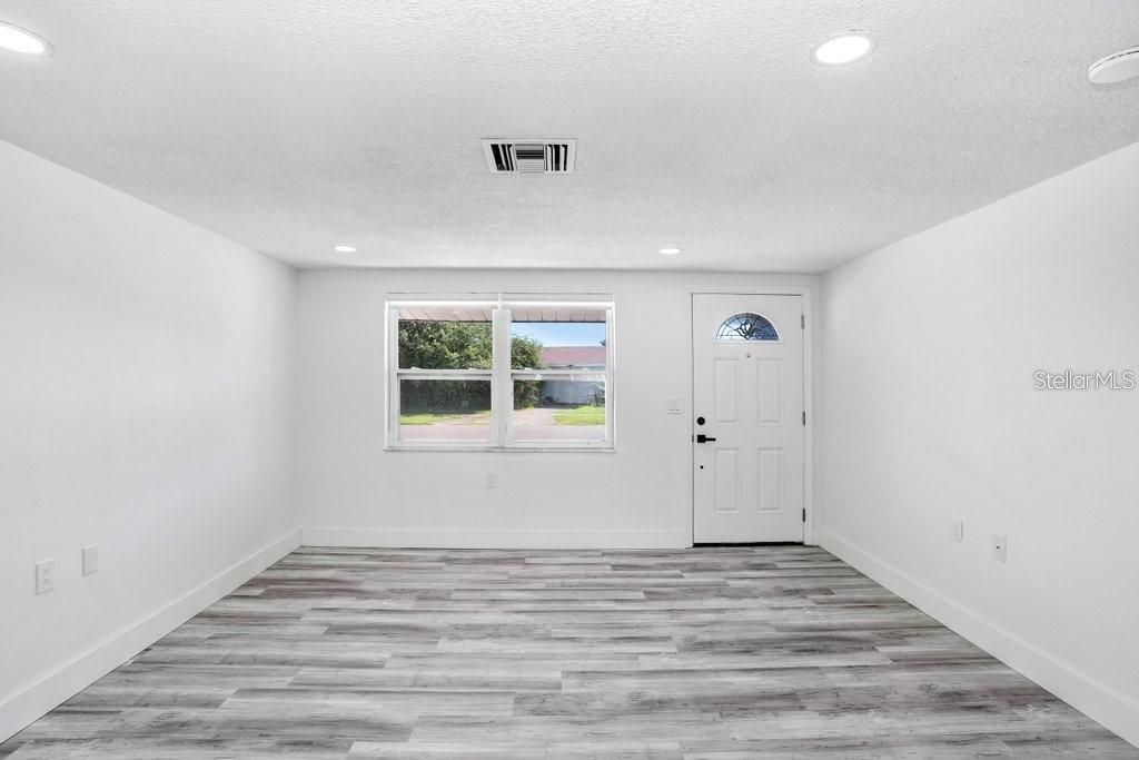 Active With Contract: $325,000 (2 beds, 1 baths, 1225 Square Feet)