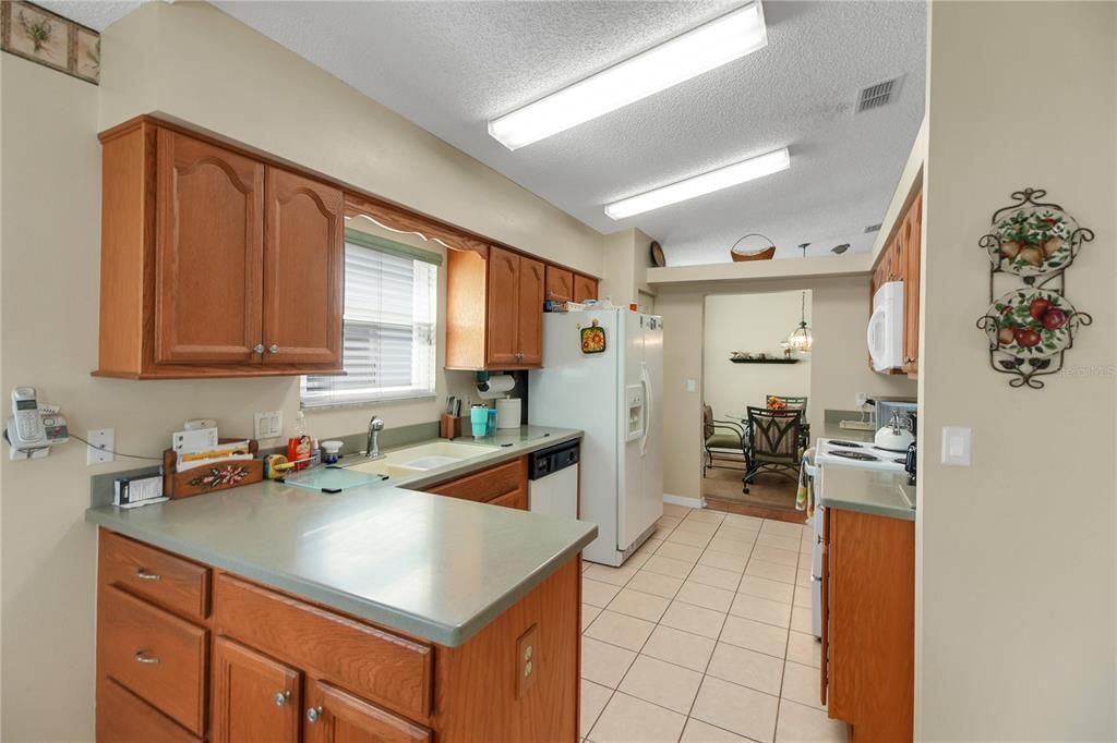 Active With Contract: $239,900 (3 beds, 2 baths, 1595 Square Feet)