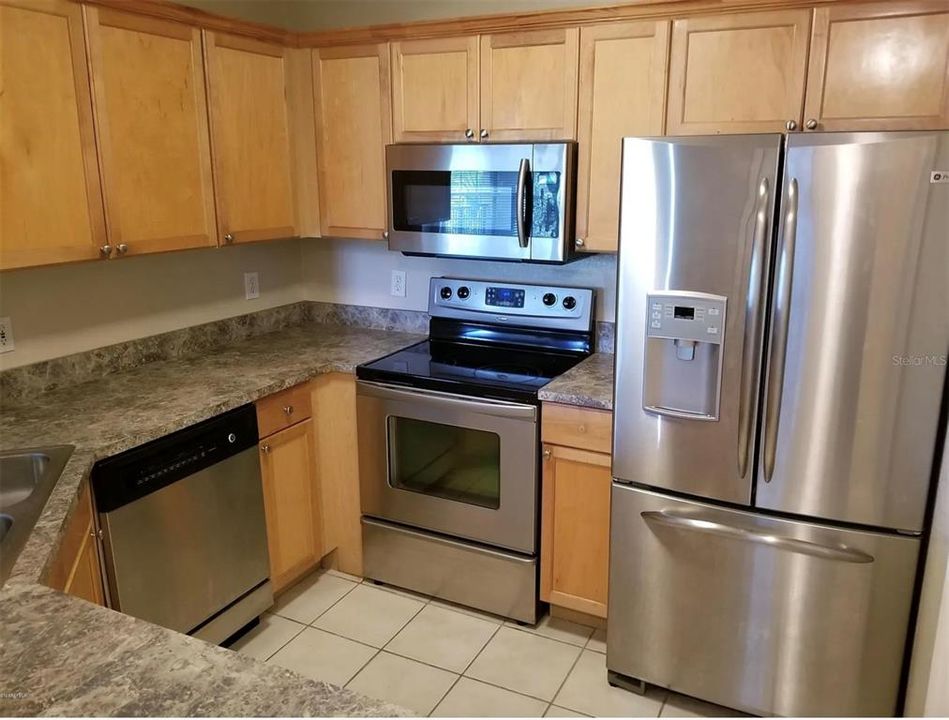 For Sale: $200,000 (2 beds, 2 baths, 1171 Square Feet)