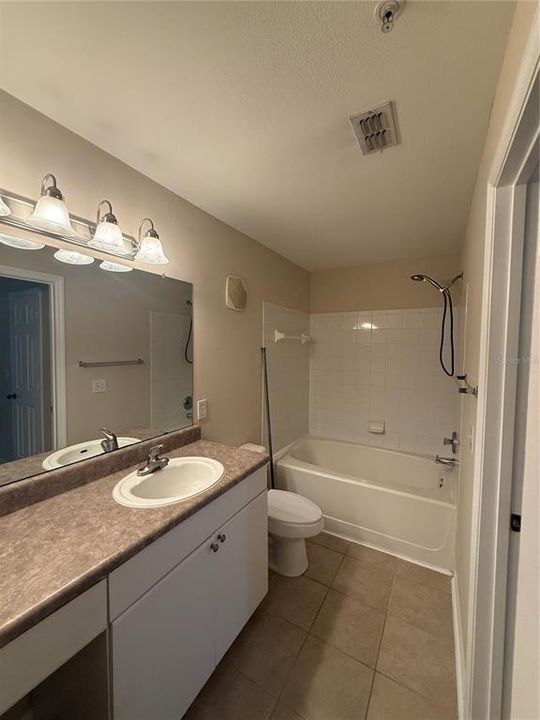 For Sale: $200,000 (2 beds, 2 baths, 1171 Square Feet)