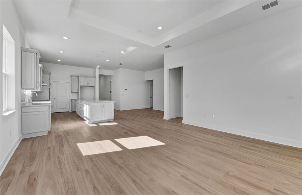 For Sale: $437,390 (2 beds, 2 baths, 1948 Square Feet)