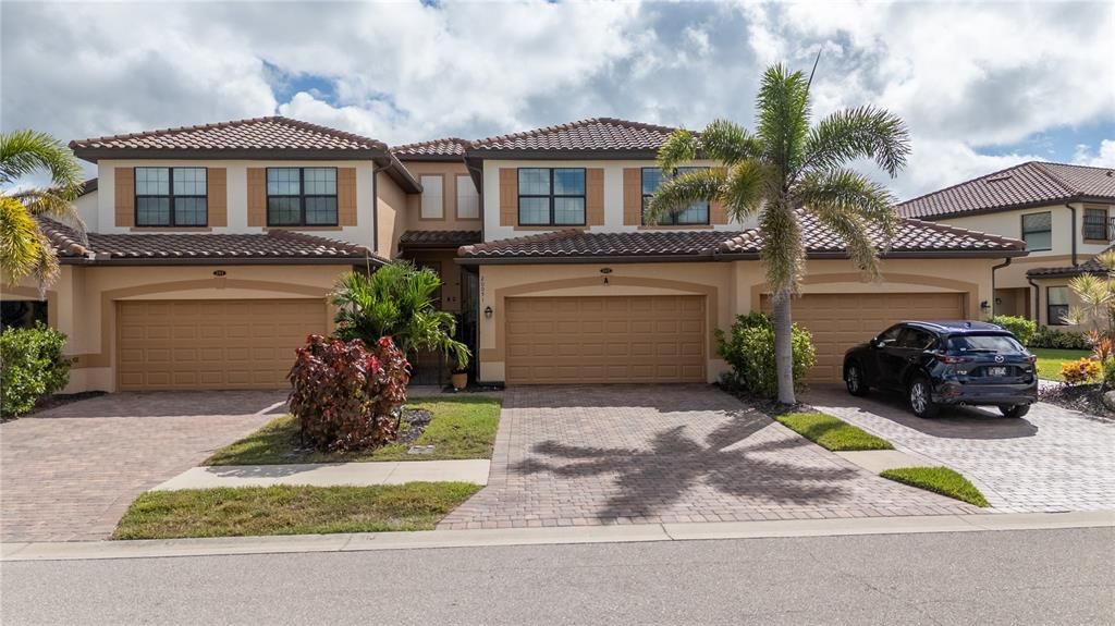 Недавно продано: $299,900 (3 спален, 2 ванн, 2187 Квадратных фут)