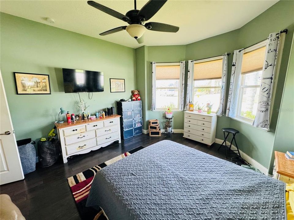 En Venta: $710,000 (3 camas, 2 baños, 1768 Pies cuadrados)