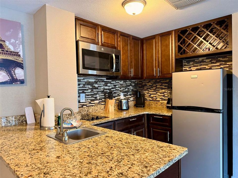 待售: $258,000 (2 贝兹, 2 浴室, 578 平方英尺)