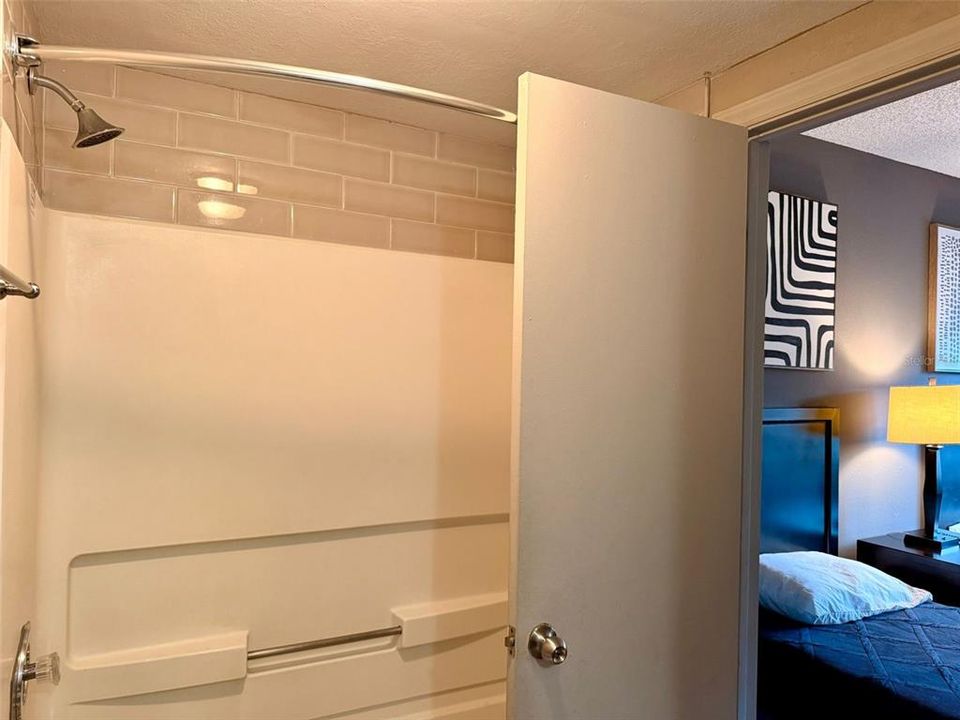 待售: $258,000 (2 贝兹, 2 浴室, 578 平方英尺)