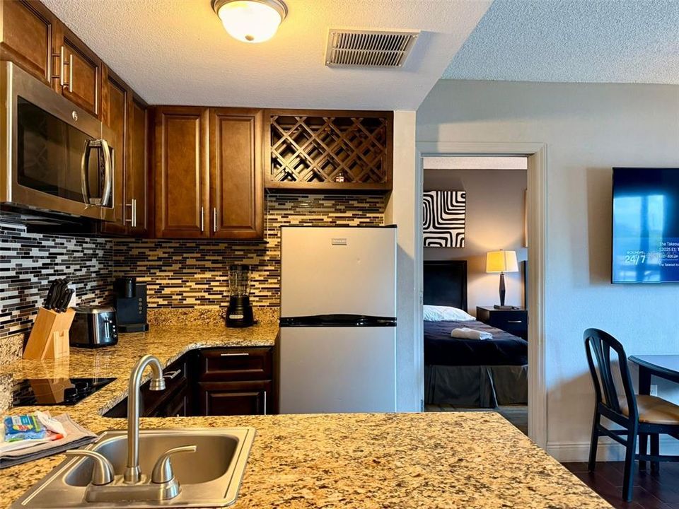 待售: $258,000 (2 贝兹, 2 浴室, 578 平方英尺)