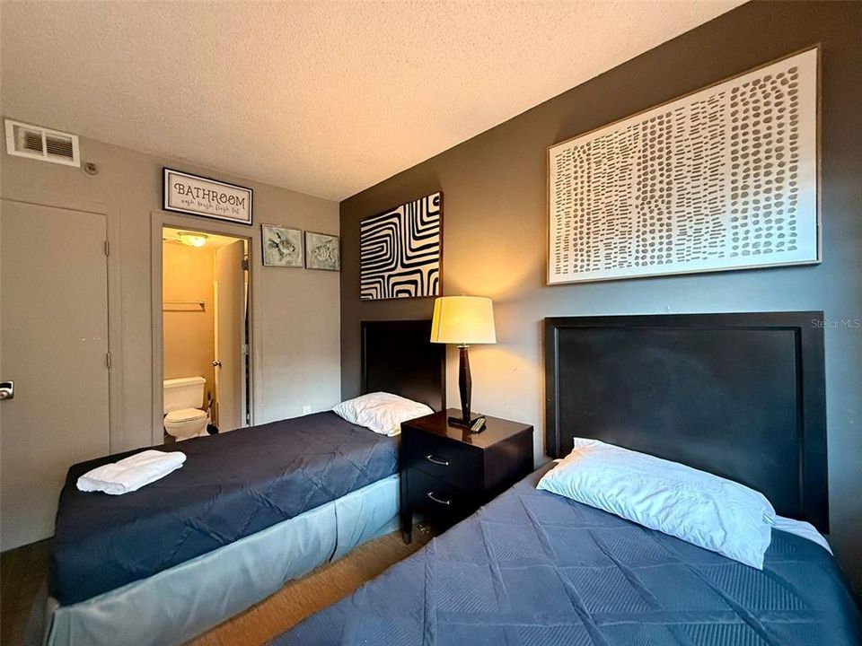 待售: $258,000 (2 贝兹, 2 浴室, 578 平方英尺)