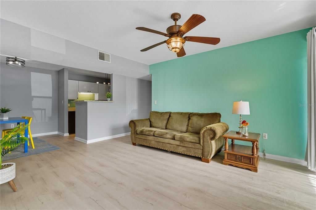 En Venta: $175,000 (2 camas, 2 baños, 898 Pies cuadrados)