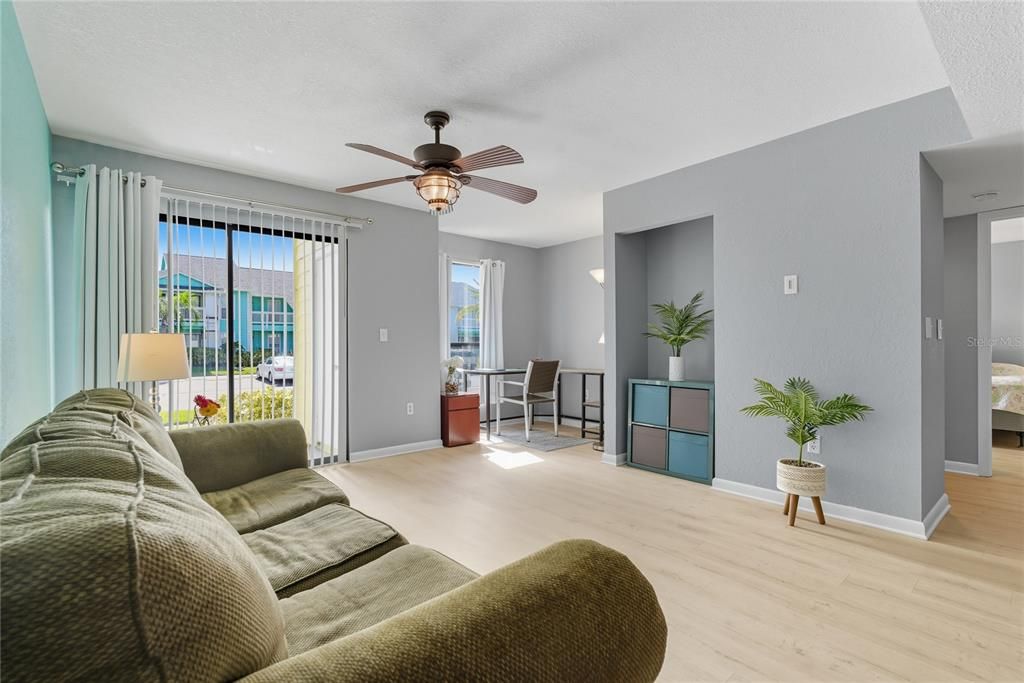 En Venta: $175,000 (2 camas, 2 baños, 898 Pies cuadrados)