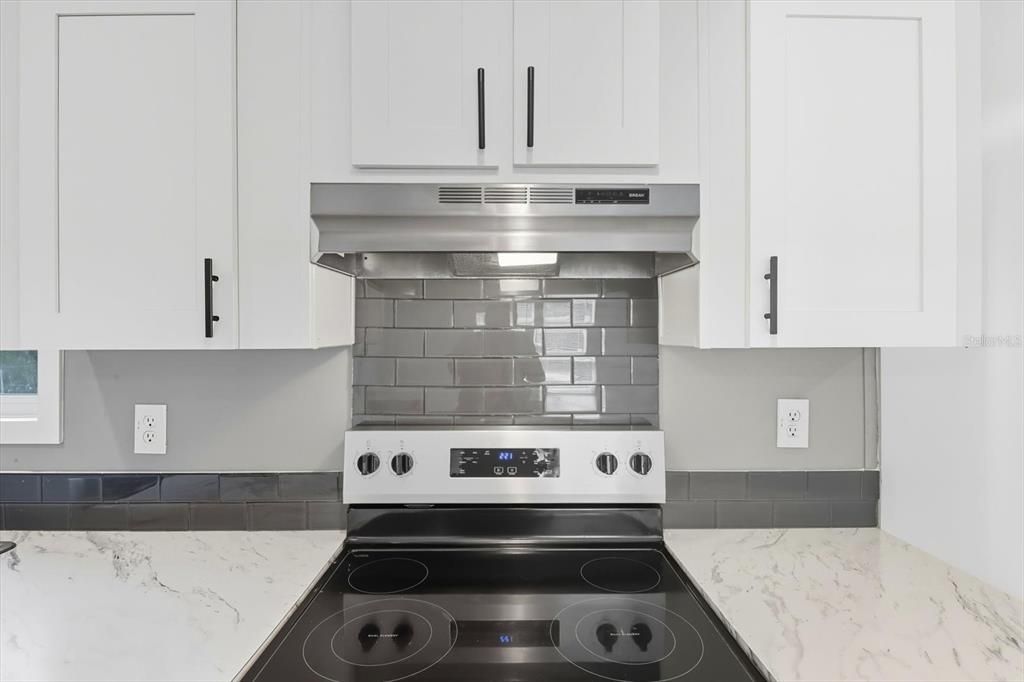 На продажу: $239,900 (3 спален, 2 ванн, 1352 Квадратных фут)