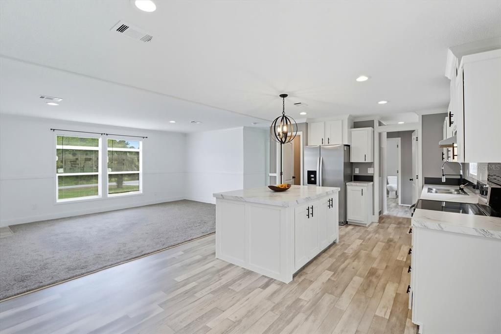 На продажу: $239,900 (3 спален, 2 ванн, 1352 Квадратных фут)